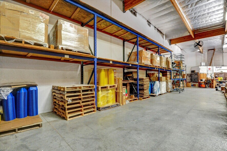More Photos Of 920 W 10th St, Azusa Warehouse For Sale