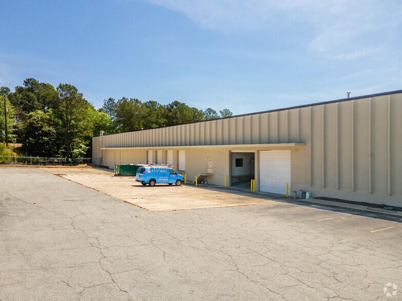 More Photos Of 100 Great Sw Pky, Atlanta Distribution For Lease
