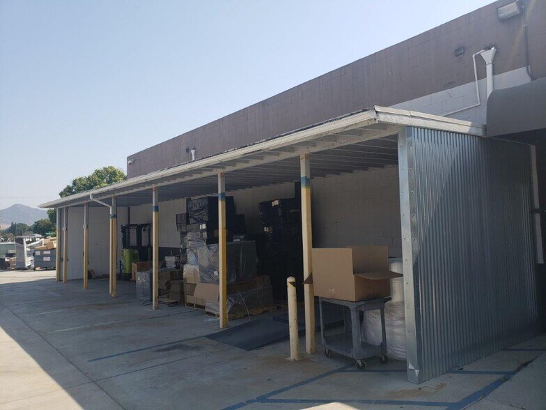 More Photos Of 1020 Chestnut St, Burbank Light Distribution For Lease