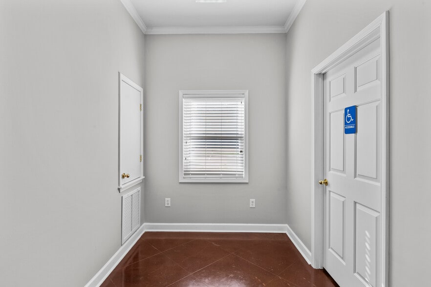 More Photos Of 403-C Towne Center Blvd, Ridgeland Office For Sale