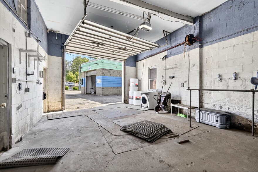 More Photos Of 1141 Silver Ln, McKees Rocks Carwash For Sale