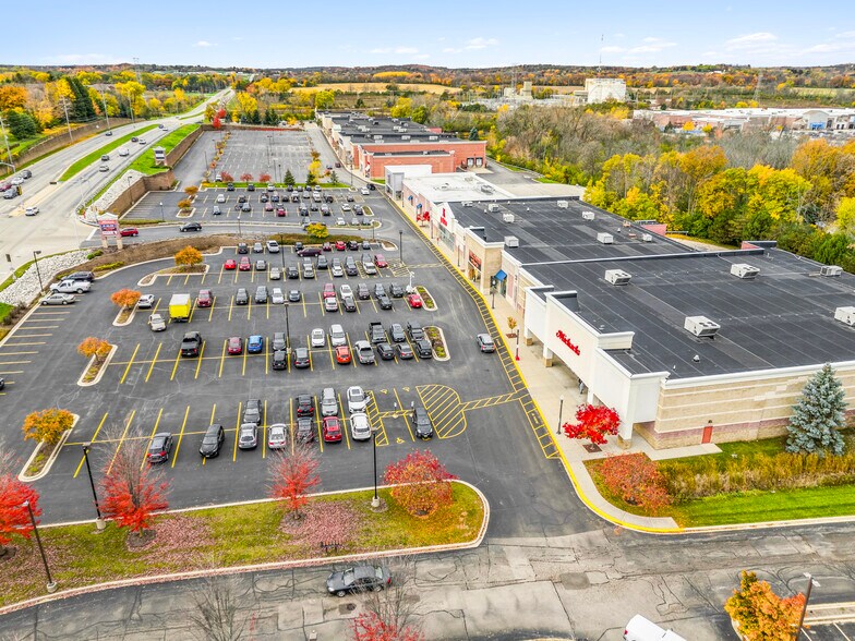 More Photos Of N96W18908 County Line Rd, Germantown General Retail For Lease