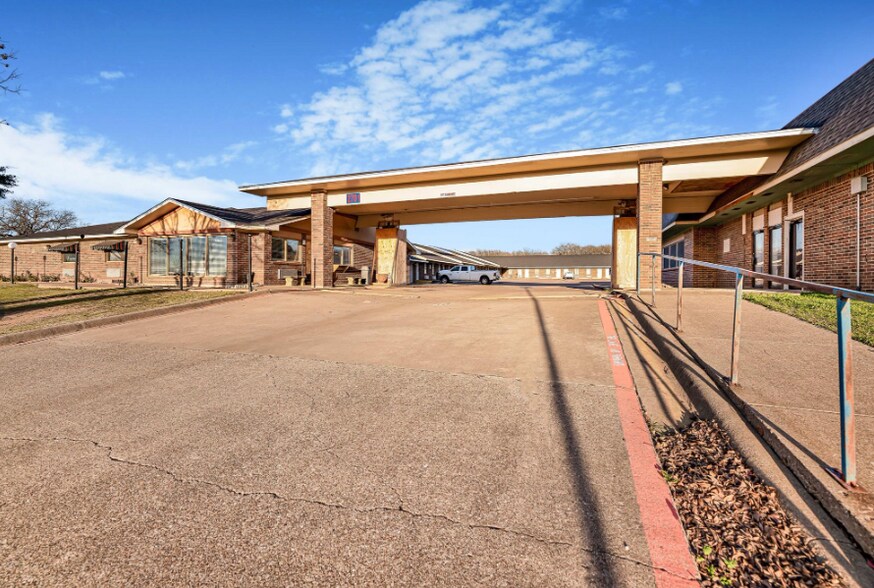 More Photos Of 2701 S Burleson Blvd, Burleson Hotel For Sale