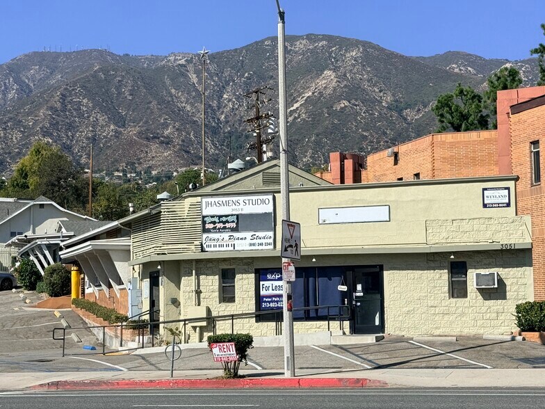 Primary Photo Of 3051 Foothill Blvd, La Crescenta Apartments For Lease