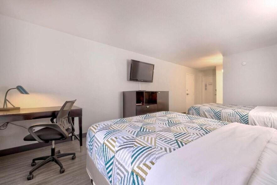 More Photos Of 1410 Southeast Washington Blvd, Bartlesville Hotel For Sale