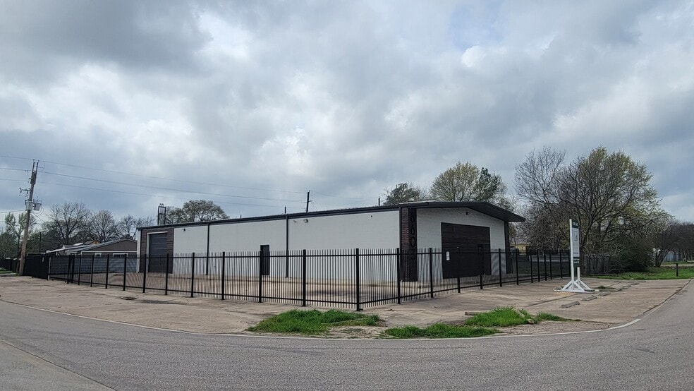 More Photos Of 8603 Shoal Creek Dr, Houston Warehouse For Sale