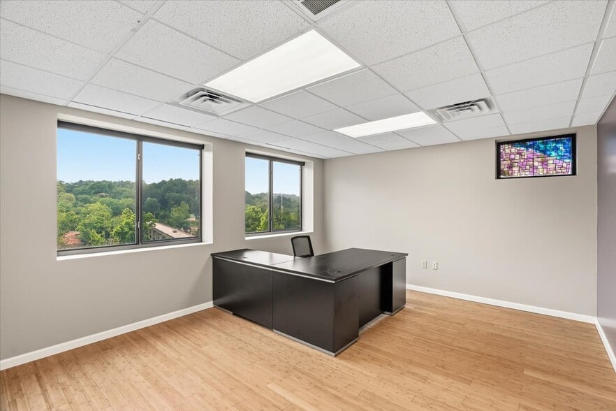 More Photos Of 106 Flow State Vis, Asheville Flex For Lease