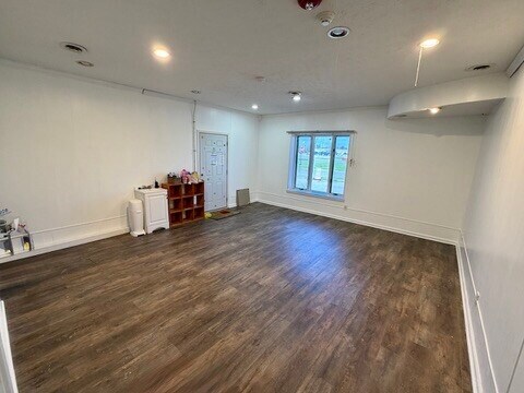 More Photos Of 2131 E 54th St, Indianapolis Office For Sale