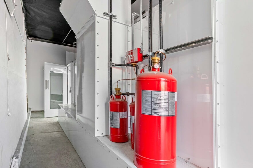 More Photos Of 11686 Sheldon St, Sun Valley Warehouse For Lease