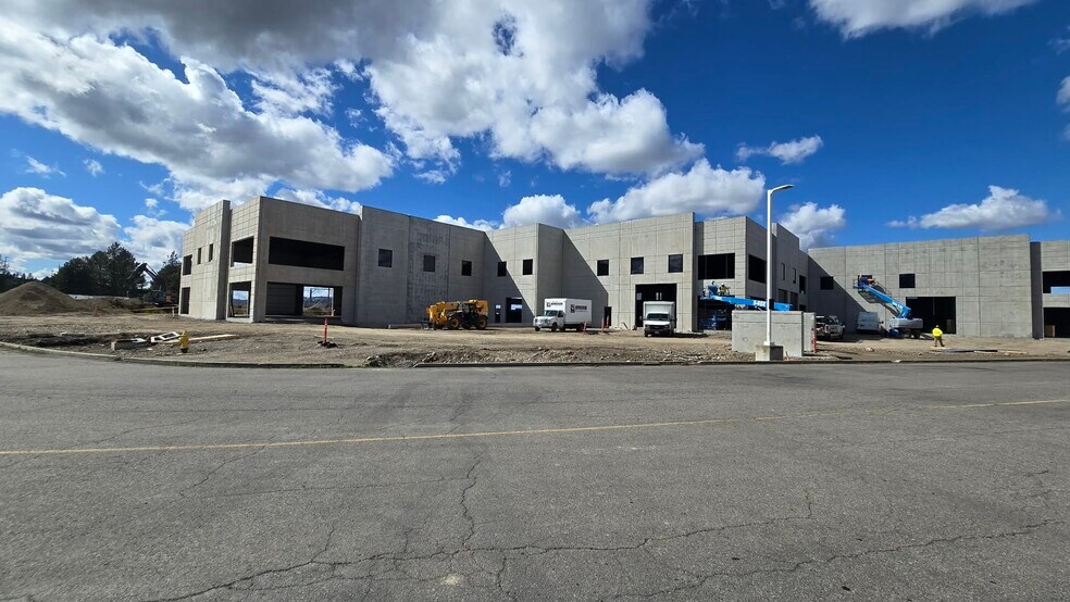 More Photos Of 22421 E Appleway Ave, Liberty Lake Showroom For Lease