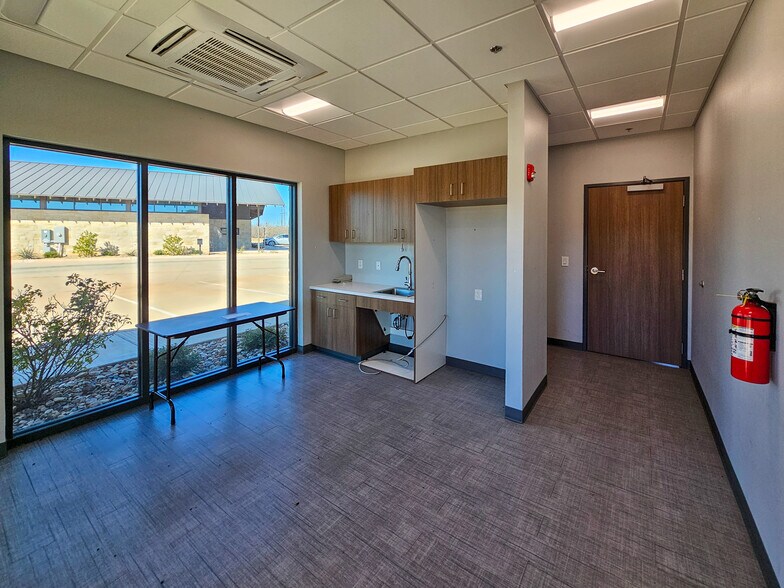 More Photos Of 6450 Central Park Blvd, Abilene Medical For Sale
