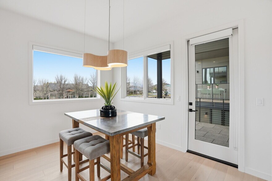 More Photos Of 210 SW Log Ct, Bend Apartments For Sale