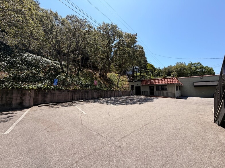 More Photos Of 11696 Ventura Blvd, Studio City Office For Lease