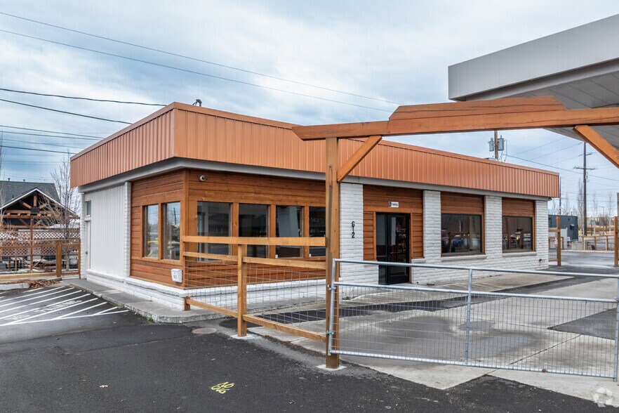 Primary Photo Of 612 SW 5th St, Redmond General Retail For Lease