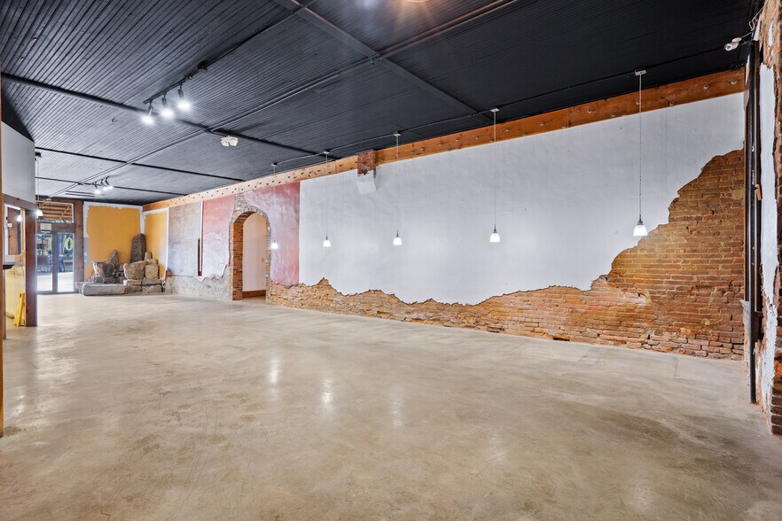 More Photos Of 103 E Broadway, Ashland Bar For Sale