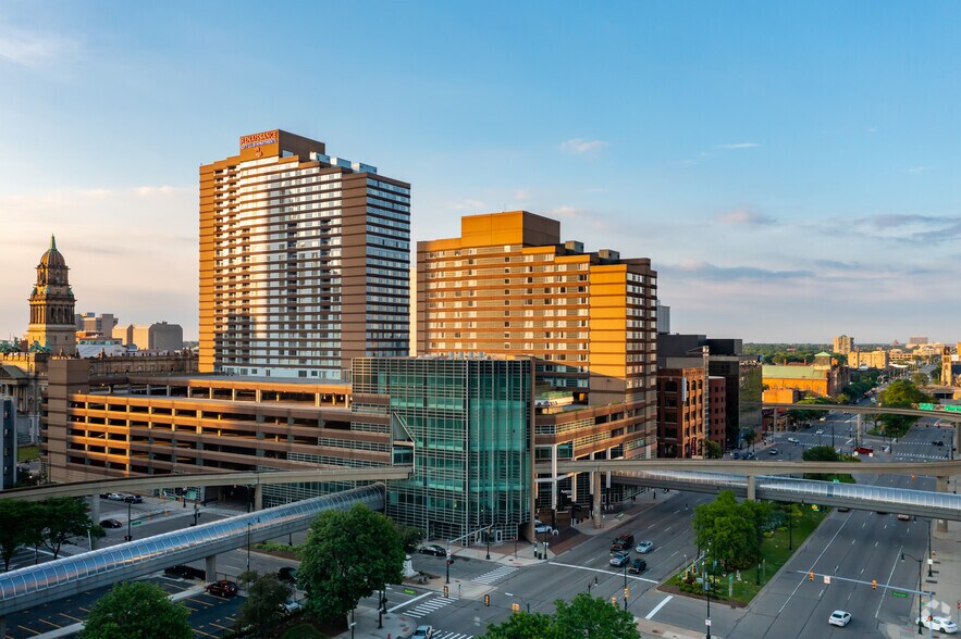More Photos Of 333 E Jefferson Ave, Detroit Parking Garage For Lease