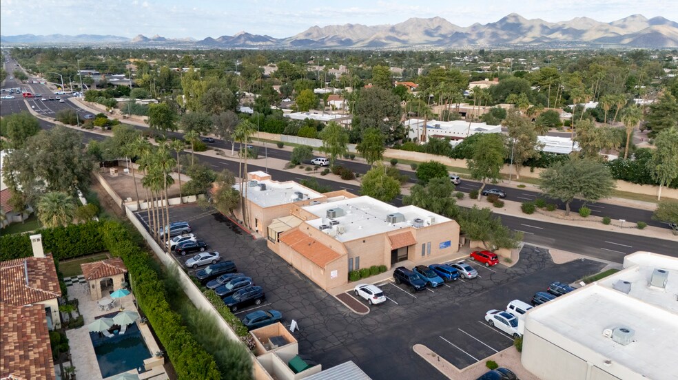 More Photos Of 10380 N Hayden Rd, Scottsdale Veterinarian Kennel For Sale