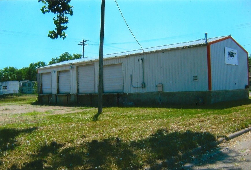 Primary Photo Of 975 Pacific Ave, Benson Truck Terminal For Sale