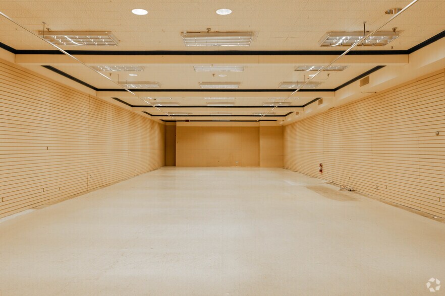 More Photos Of 1431-1527 Rebecca St, Oakville Unknown For Sale