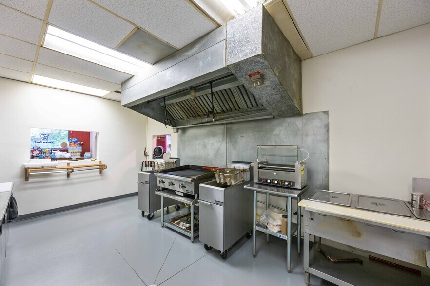 More Photos Of 7386 Mt Carmel Rd, Decaturville Convenience Store For Sale