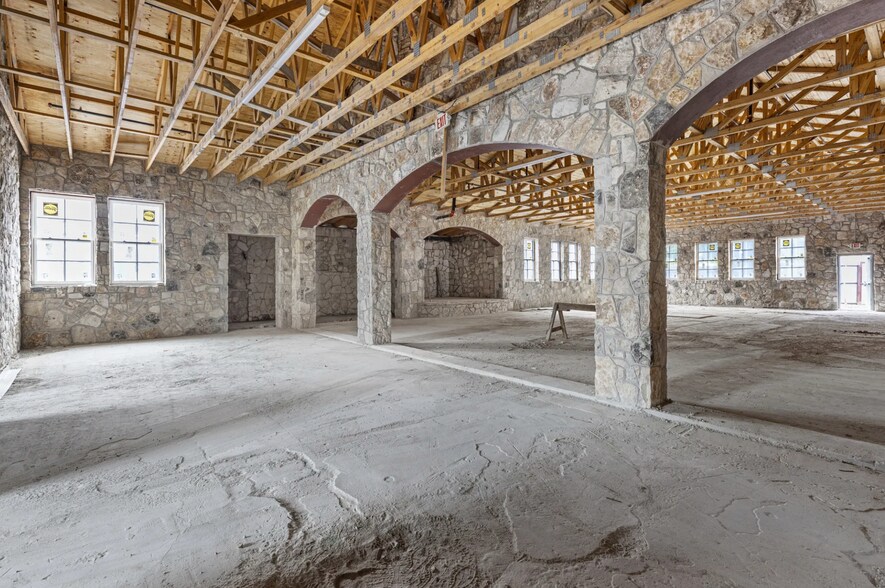 More Photos Of 24116 W Interstate 10, San Antonio General Retail For Sale