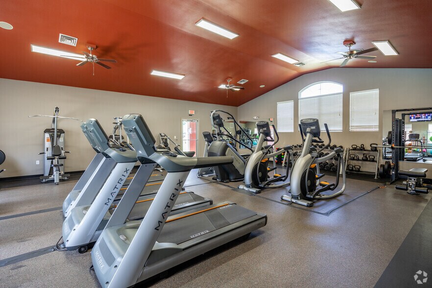More Photos Of 500 Saluki Blvd, Carbondale Apartments For Sale