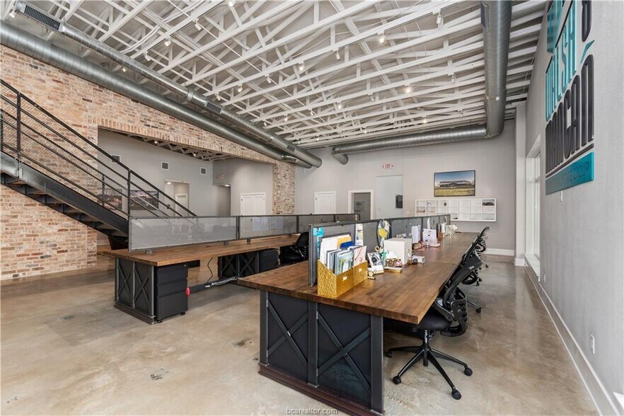 More Photos Of 1645 Greens Prairie Rd W, College Station Office For Sale
