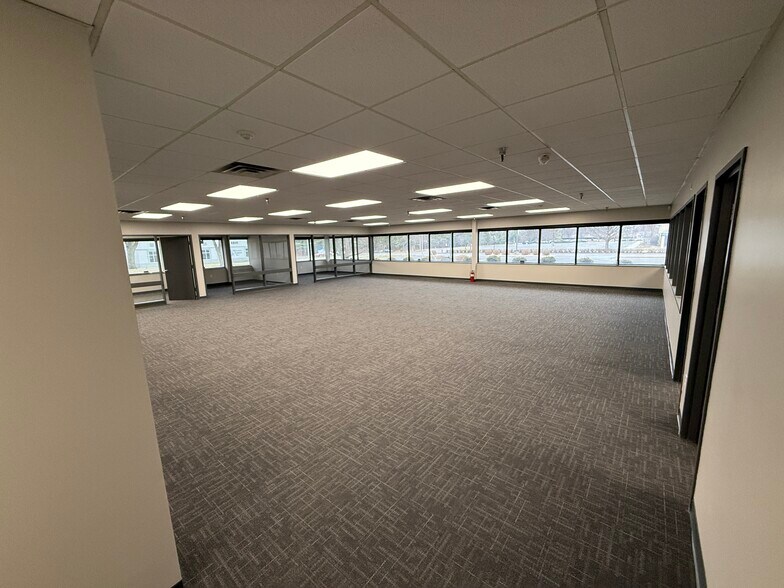 More Photos Of 6812 Corporate Dr, Indianapolis Warehouse For Lease