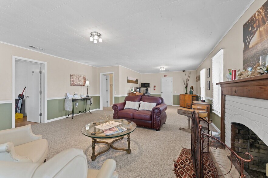 More Photos Of 925 Florida Ave, Palm Harbor Office Residential For Sale