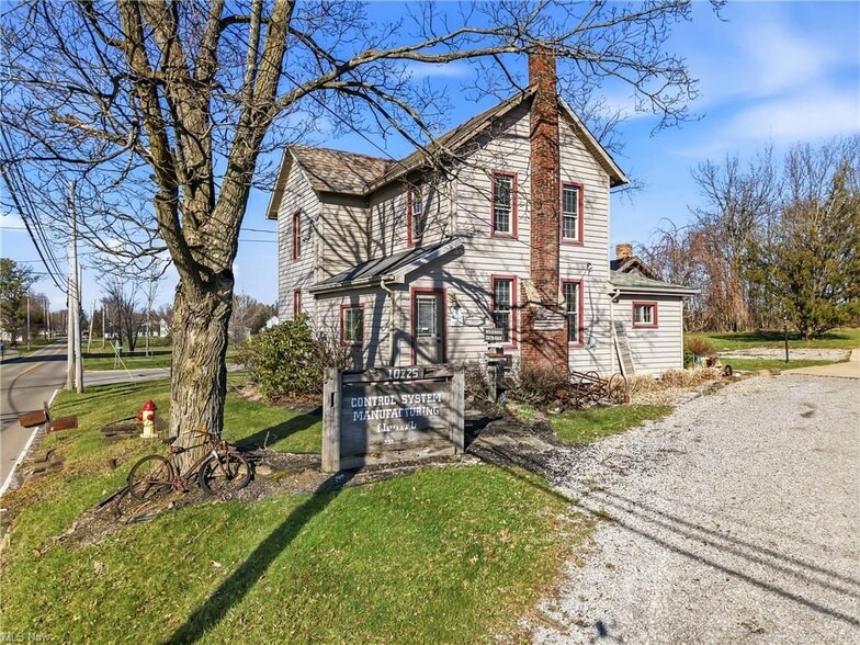 More Photos Of 10725 Struthers Rd, New Middletown Flex For Sale