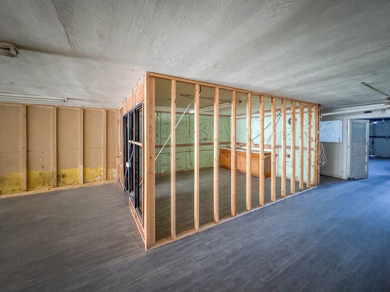 More Photos Of 113 Central Ave, Great Falls Flex For Sale