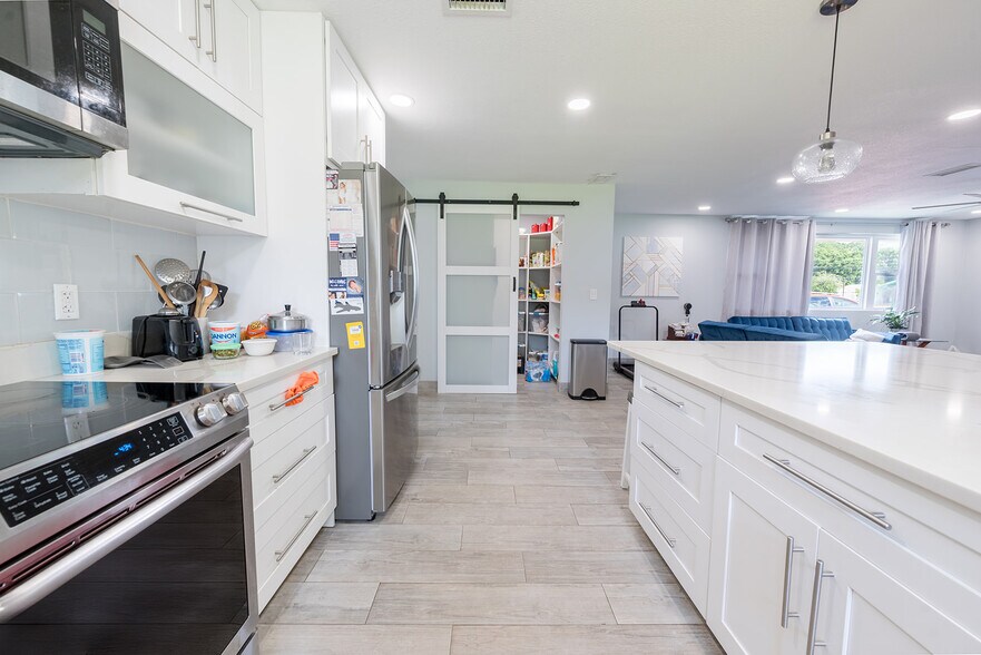 More Photos Of 1757 N Temple Ave, Starke Hotel For Sale
