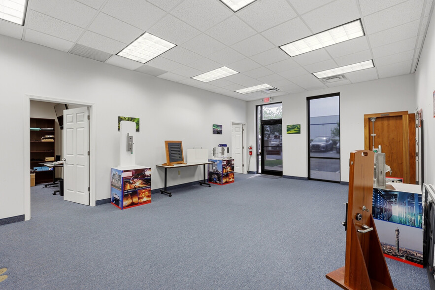 More Photos Of 2380 Fortune Dr, Lexington Light Manufacturing For Lease