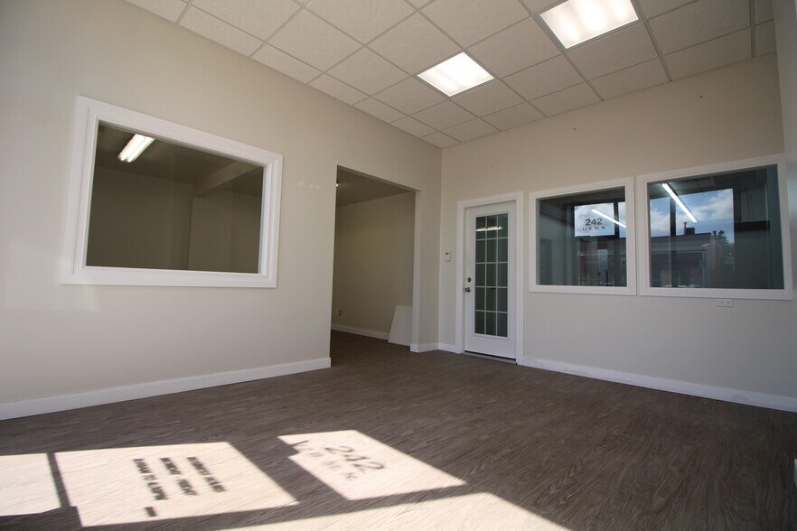 More Photos Of 242 12B St N, Lethbridge Warehouse For Sale