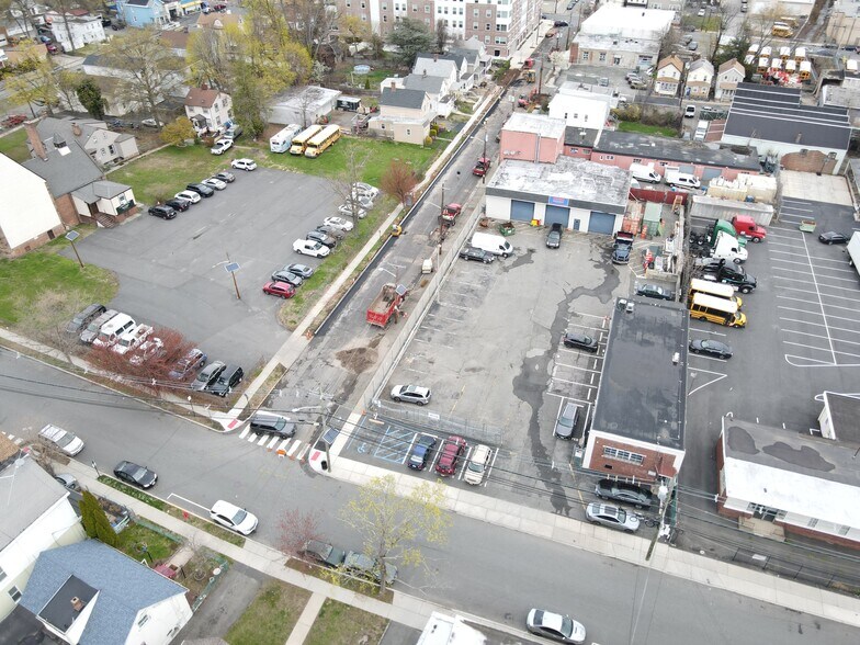 More Photos Of 585 Forest St, Orange Service For Lease