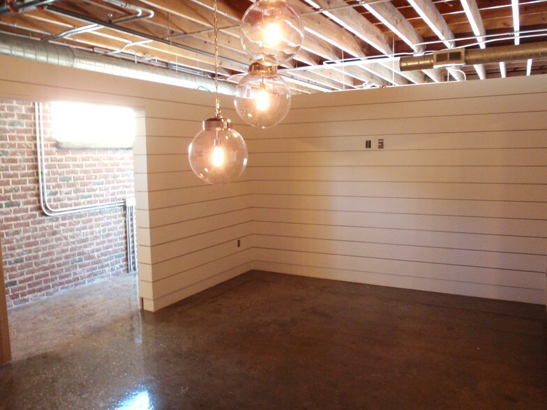 More Photos Of 624-626 New Bridge St, Jacksonville Storefront Retail Office For Sale