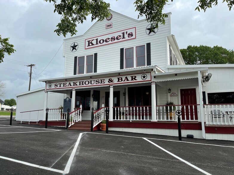 Primary Photo Of 101 Moore, Moulton Restaurant For Sale