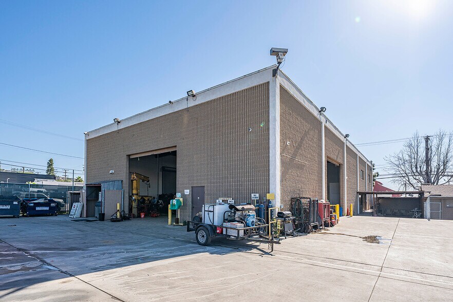 More Photos Of 1241 E Burnett St, Signal Hill Warehouse For Lease