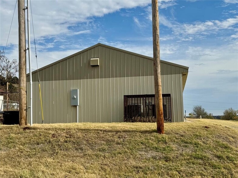 More Photos Of 609 1st St, Cement Religious Facility For Sale