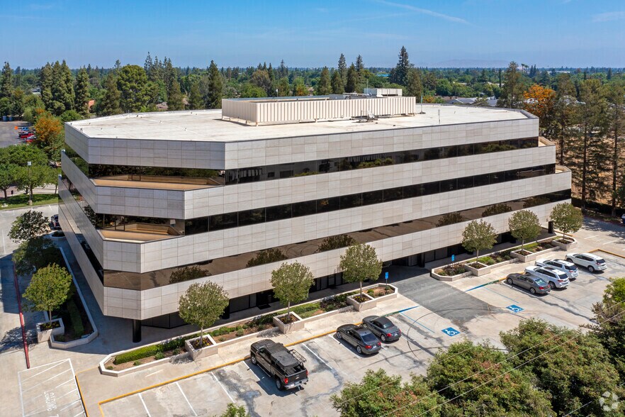 More Photos Of 5200 N Palm Ave, Fresno Unknown For Lease