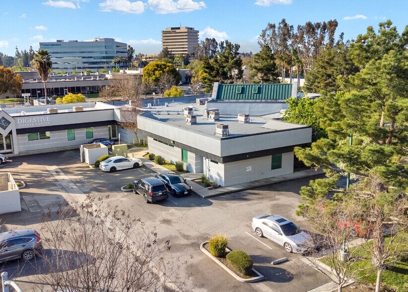 More Photos Of 1408 Commercial Way, Bakersfield Medical For Lease