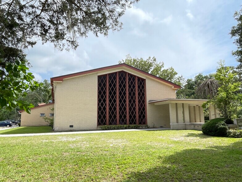 More Photos Of 1001 NE 16th Ave, Gainesville Religious Facility For Lease
