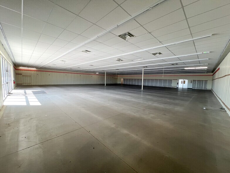 More Photos Of 52 W K-4 Hwy, Hoisington Storefront For Lease