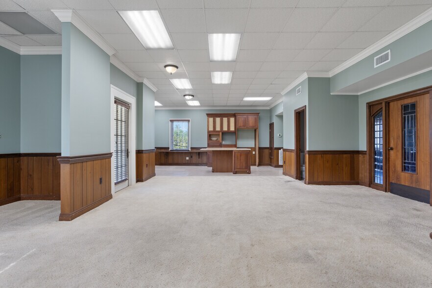More Photos Of 282 Lameuse St, Biloxi Office For Sale