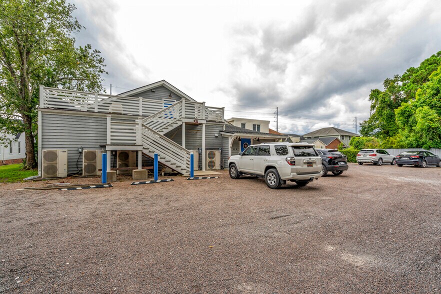 More Photos Of 816 Johnnie Dodds Blvd, Mount Pleasant Office For Sale