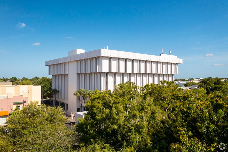 More Photos Of 1700 66th St N, Saint Petersburg Office For Lease