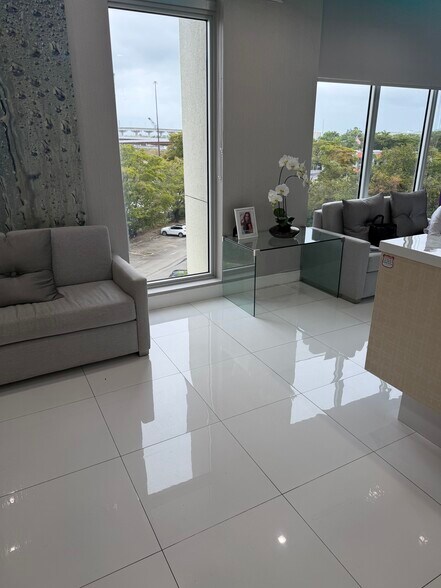 More Photos Of 585 NW 161st St, Miami Medical For Lease
