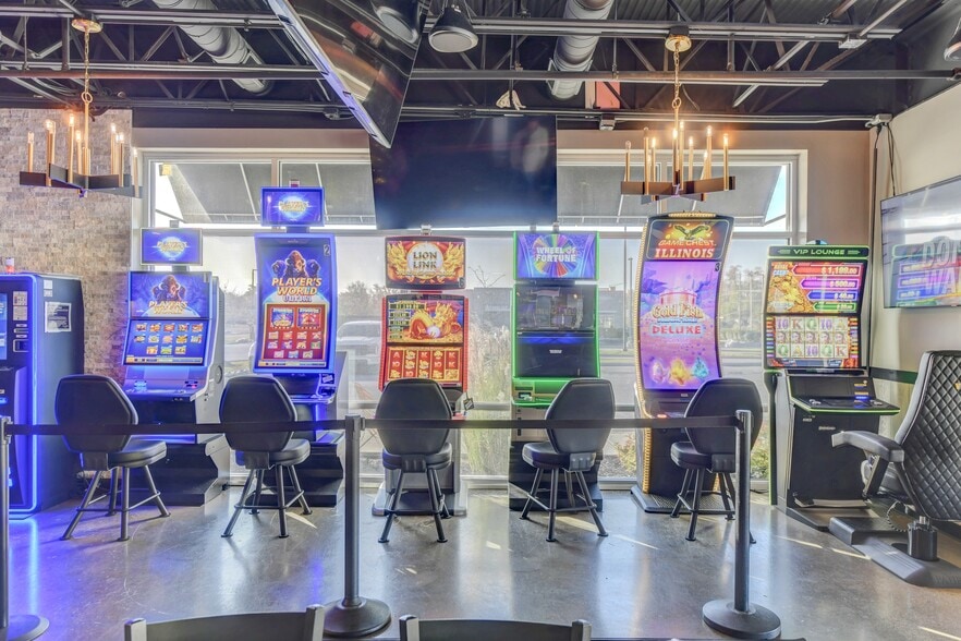 More Photos Of 18409 S Halsted St, Glenwood Storefront For Sale