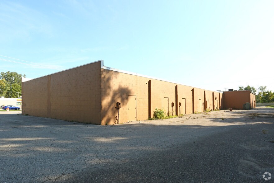More Photos Of 27427-27477 Eureka Rd, Romulus Unknown For Lease