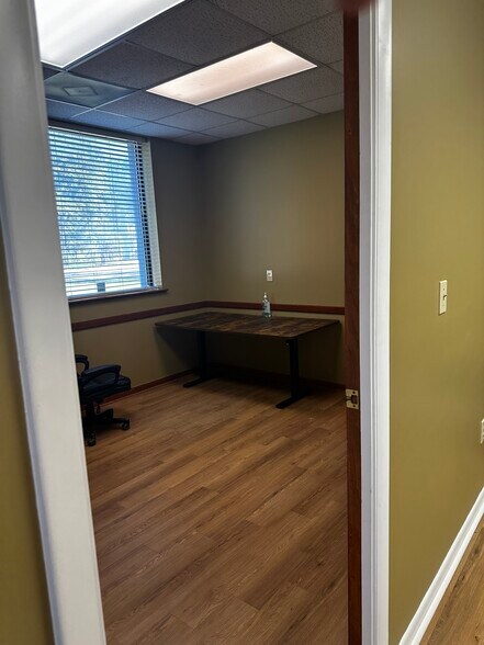 More Photos Of 3285 Associate Dr, North Charleston Light Distribution For Sale